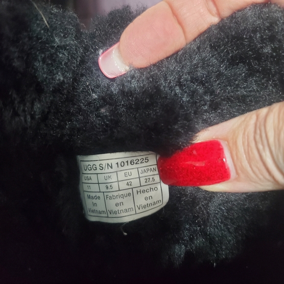 Well loved ugg bow boots - Picture 2 of 8